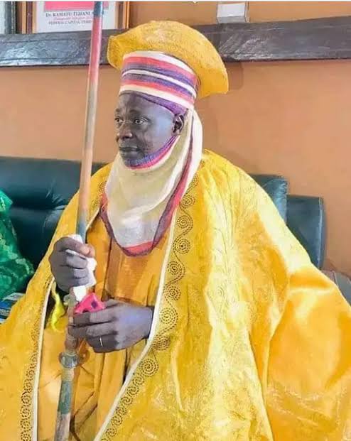 Abuja traditional ruler slumps, dies in palace